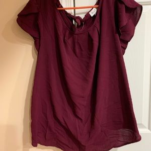 Super cute maroon blouse!